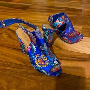 Vibrant embroidered peep toe  size 8
